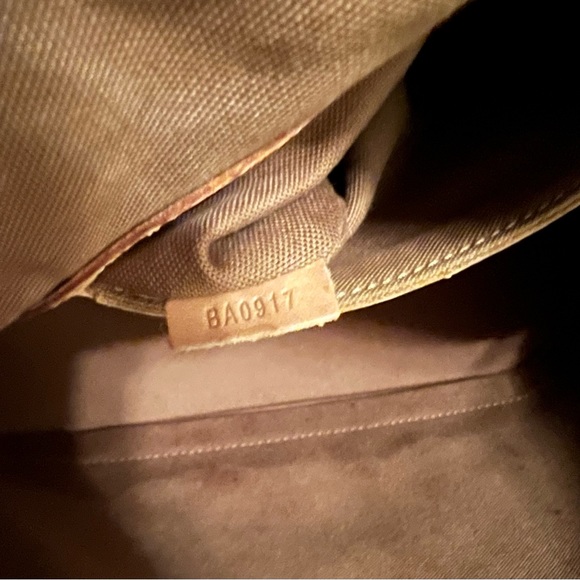 LOUIS VUITTON Monogram Alma Hand Bag - Picture 5 of 10